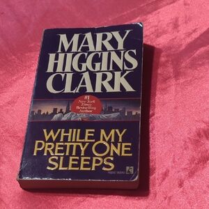 Mary Higgins Clark Book - While My Pretty One Sleeps